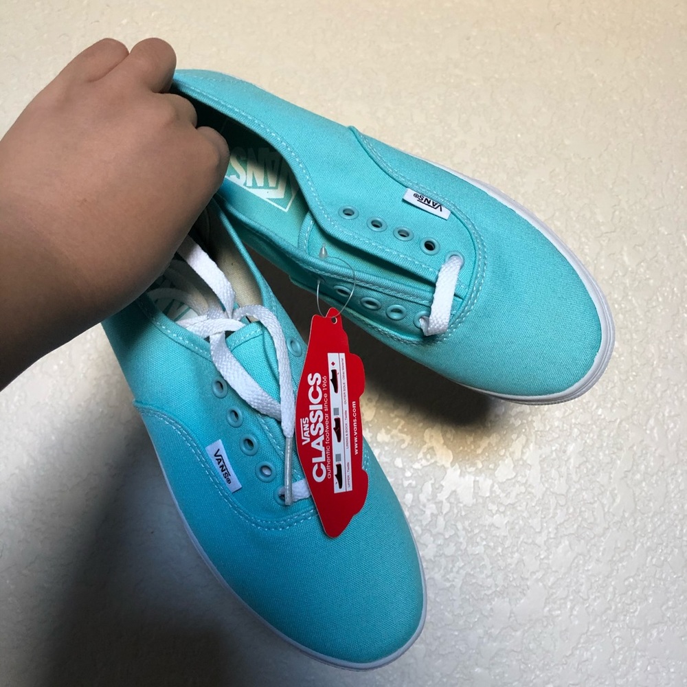 NWT Aqua Splash / True White Classic Vans 💦